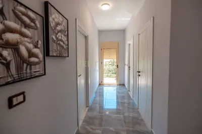 House 2+1 for sale in Tragjas, Vlorë, 318 m². Photo 10 of 12