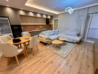 Apartament 2+1 me qera në Sheshi Skënderbej, Tiranë, 87 m². Foto 1 nga 6