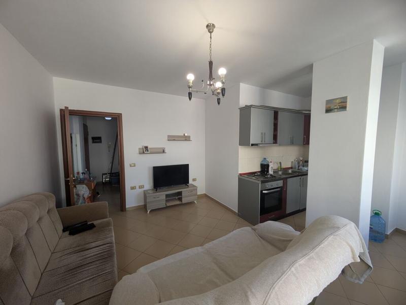 Apartament 1+1 me qera në Tring Pallatet Çabej Shop, Vlorë, 60 m². Foto 2 nga 8