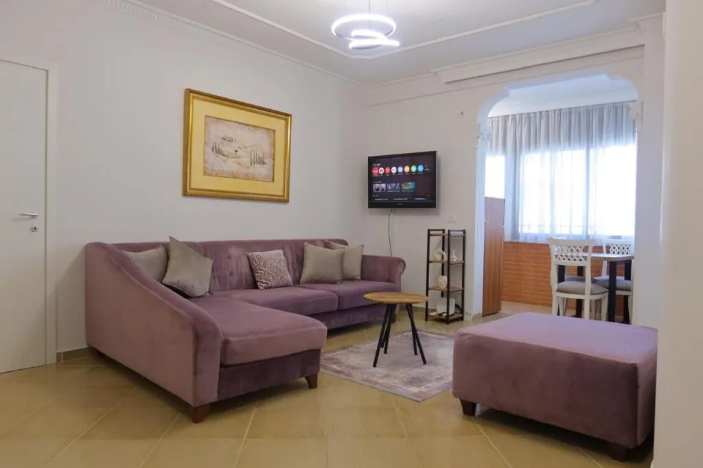 Apartament 2+1 me qera në Ish Ekspozita, Tiranë, 76 m². Foto 1 nga 8