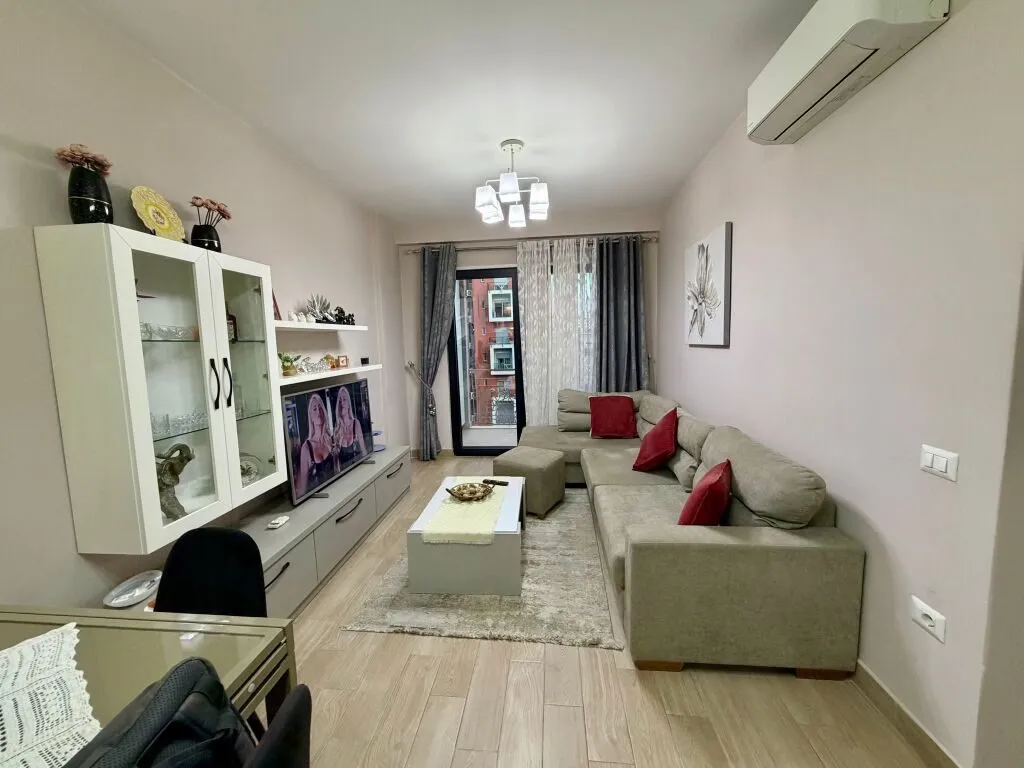 Apartament 2+1 me qera në Mondial Rooftop, Tiranë, 90 m². Foto 1 nga 12