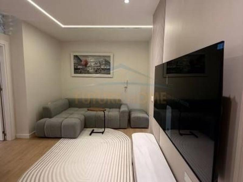 Appartamento 1+1 in vendita a Rruga e Barrikadave, Tirana, 52 m²