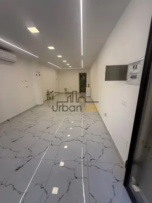 Negozio in affitto a Bulevardi Bajram Curri, Tirana, 37 m². Foto 2 di 4