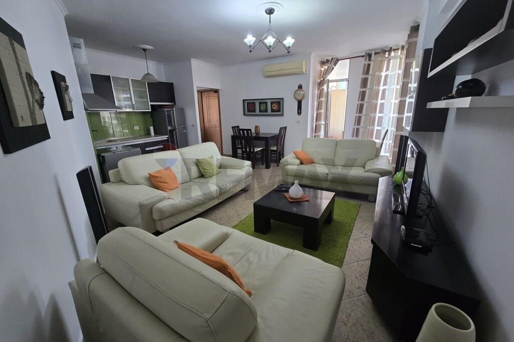 Appartamento in affitto a Rruga e Barrikadave, Tirana, 99 m²