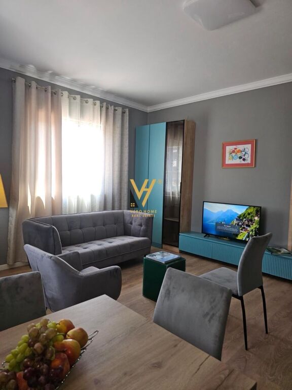 Apartament 1+1 me qera në Pazari i Ri, Tiranë, 65 m². Foto 1 nga 3