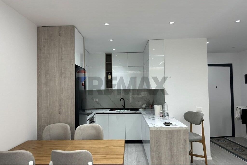 Appartamento in affitto a Rruga Teodor Keko, Tirana, 72 m². Foto 3 di 3