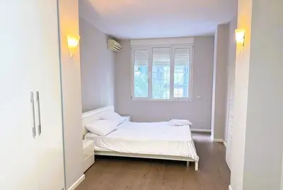 Apartament 1+1 me qera në Blloku, Tiranë, 75 m². Foto 3 nga 4
