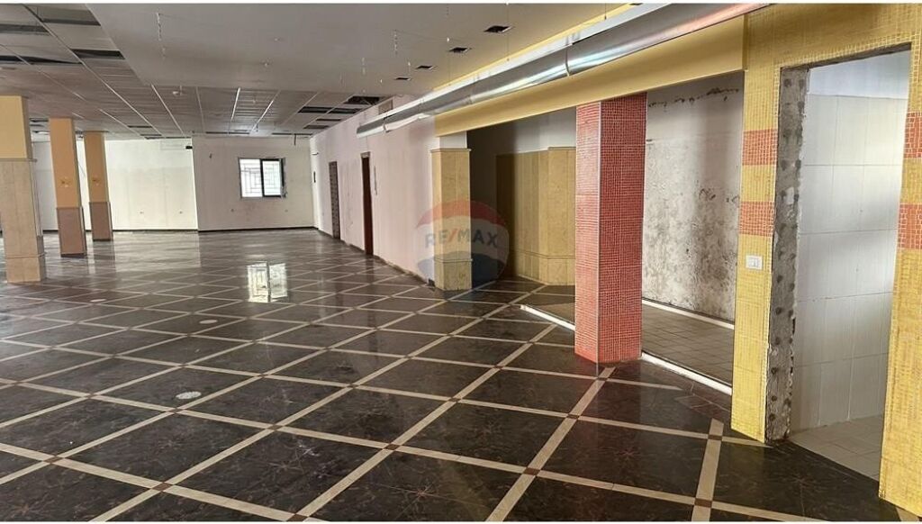 Shop for sale in Rruga Mihal Grameno, Tirana, 1,000 m². Photo 2 of 3