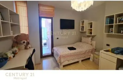 Apartament 2+1 me qera në Rruga Qemal Stafa, Tiranë, 135 m². Foto 8 nga 12