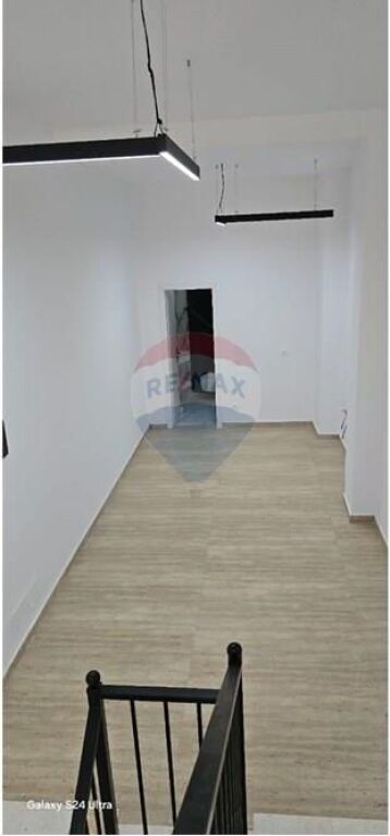 Zyrë me qera në Pazari i Ri, Tiranë, 88 m². Foto 2 nga 3