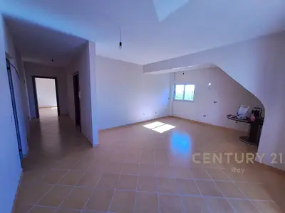 Apartament 2+1 në shitje në Rruga Mujo Ulqinaku, Durrës, 107 m². Foto 2 nga 12