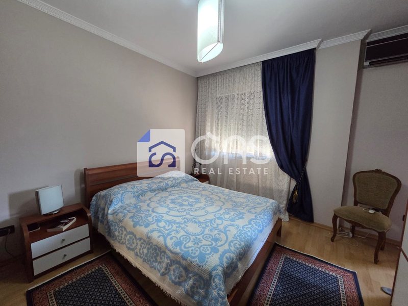 Apartament 1+1 me qera në Komuna e Parisit, Tiranë, 100 m²