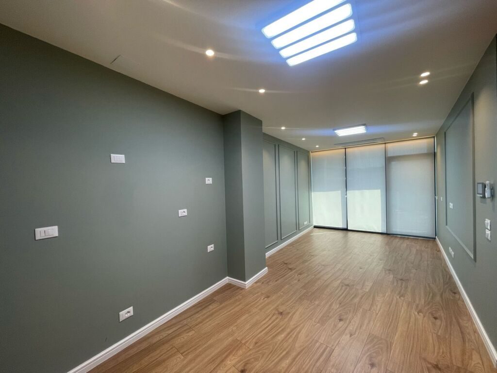Zyrë me qera në Rruga Kristo Luarasi, Tiranë, 100 m². Foto 1 nga 9