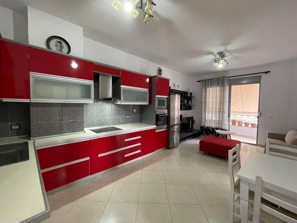 Apartment 3+1 for rent in Materniteti i Ri, Tirana, 100 m². Photo 1 of 3