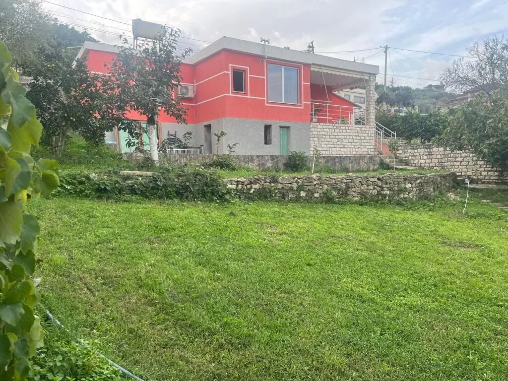 ShtĂ«pi private nĂ« shitje nĂ« SherishtĂ«, VlorĂ«, 500 mÂČ. Foto 1 nga 12