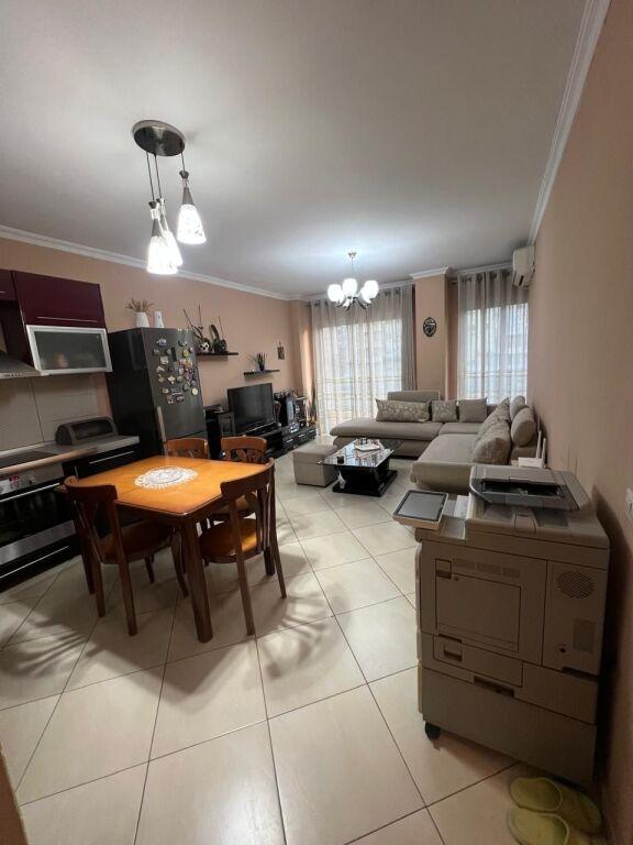 Apartament 2+1 në shitje në Komuna e Parisit, Tiranë, 90 m². Foto 3 nga 12