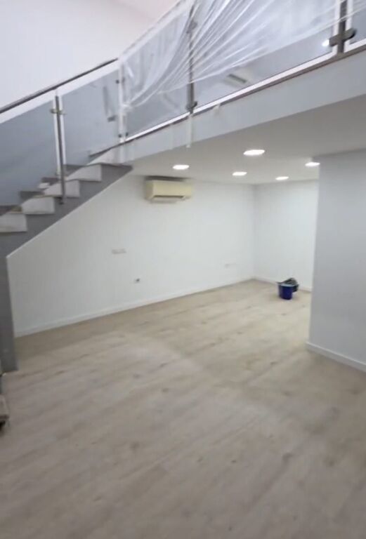 Ambient biznesi me qera në Komuna e Parisit, Tiranë, 100 m²
