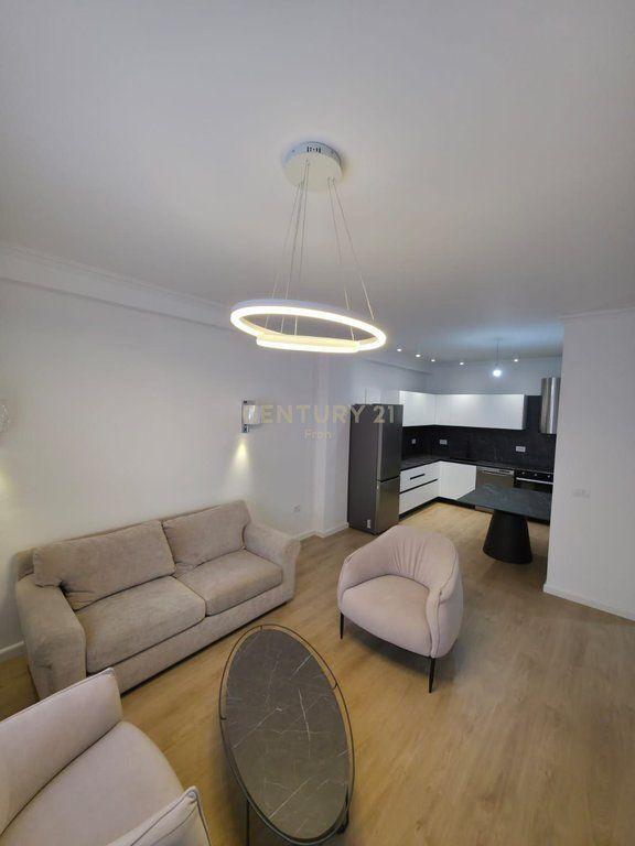 Appartamento 1+1 in vendita a Qendra Globe, Tirana, 65 m²