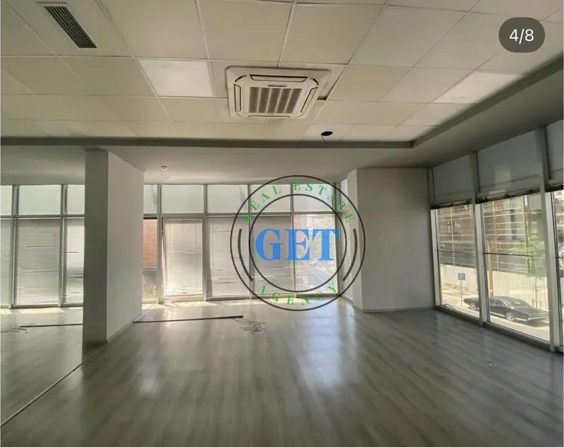 Locale commerciale in affitto a Sheshi Pranvera, Durazzo, 200 m²