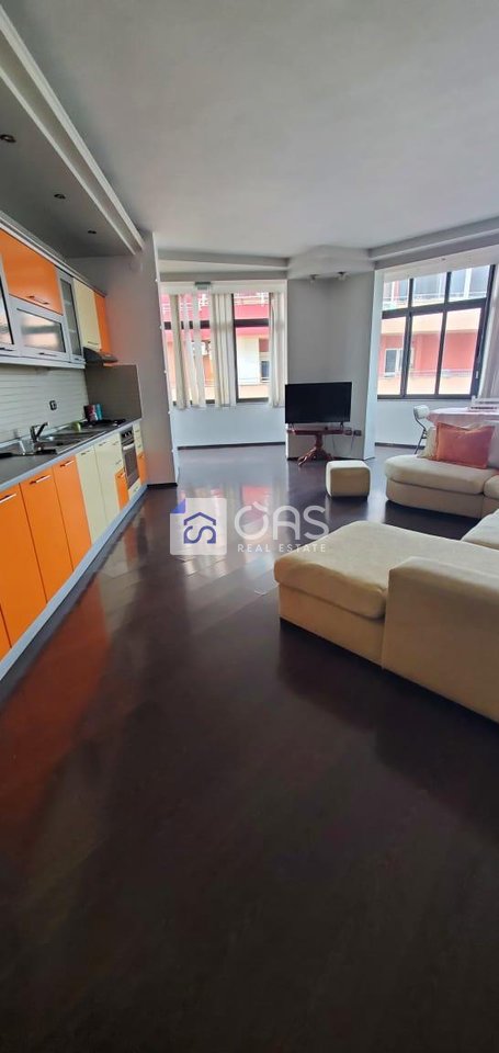 Apartament 2+1 me qera në Komuna e Parisit, Tiranë, 112 m². Foto 1 nga 8