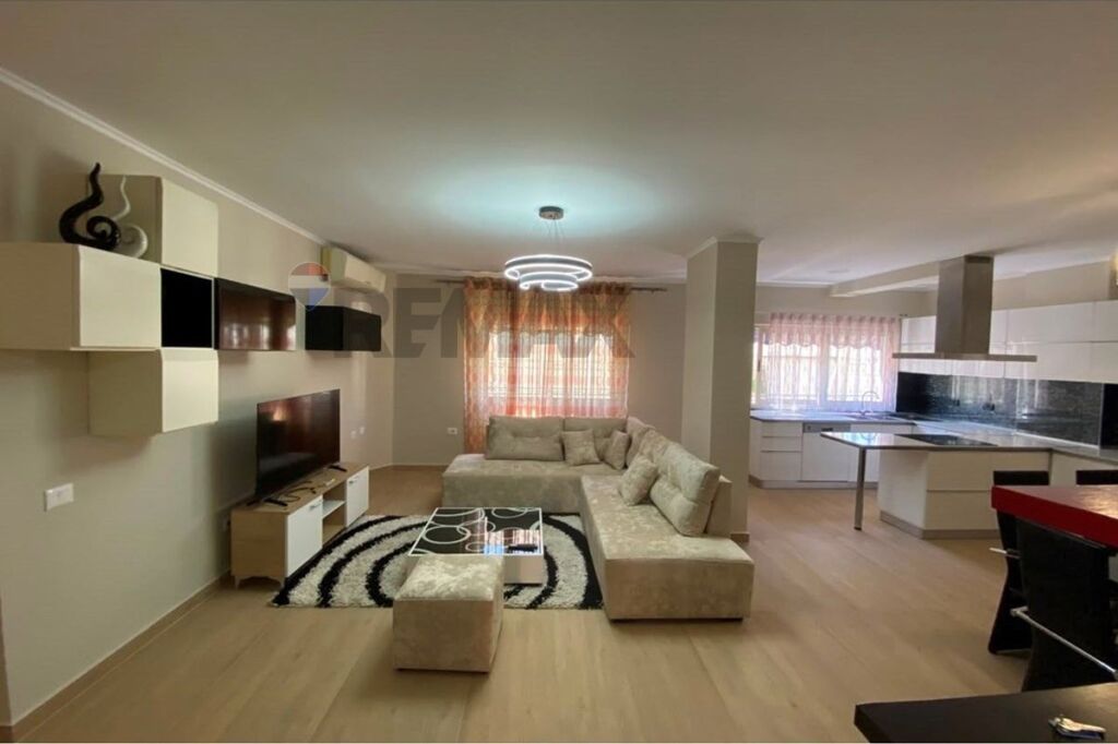 Appartamento in affitto a Komuna e Parisit, Tirana, 110 m². Foto 1 di 3