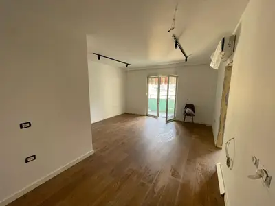 Apartament 1+1 me qera në Rruga Dervish Hima, Tiranë, 67 m². Foto 2 nga 6