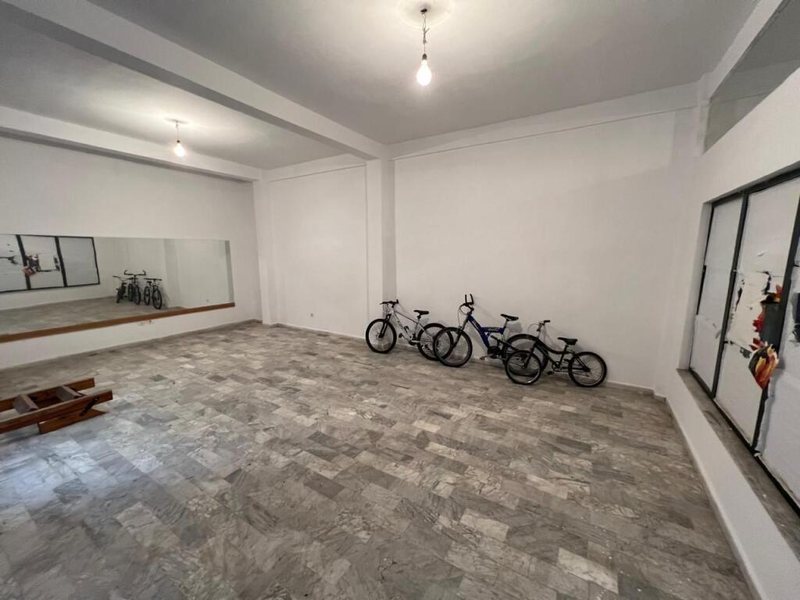 Ufficio in affitto a Rruga e Bogdanëve, Tirana, 70 m²