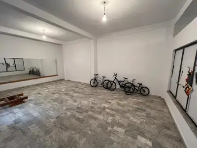 Ufficio in affitto a Rruga e Bogdanëve, Tirana, 70 m². Foto 1 di 3