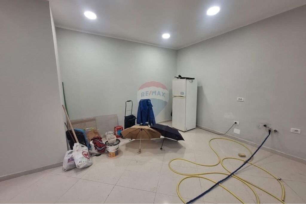 Shop for rent in Bulevardi i Ri, Tirana, 40 m²