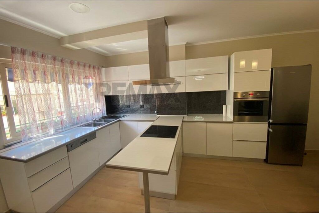Appartamento in affitto a Komuna e Parisit, Tirana, 110 m². Foto 2 di 3