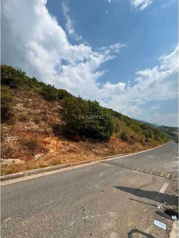 Terreno in vendita a Rruga Shkozë - Lanabregas, Tirana, 2.500 m². Foto 1 di 2