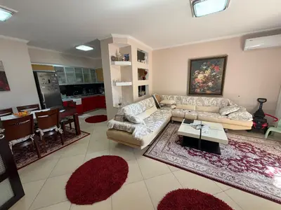 Apartament 3+1 në shitje në Rruga Gjergj Arianiti, Vlorë, 133 m². Foto 2 nga 12