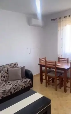 Apartament 1+1 me qera në Komisariati i Policisë Nr. 4, Tiranë, 60 m². Foto 2 nga 10