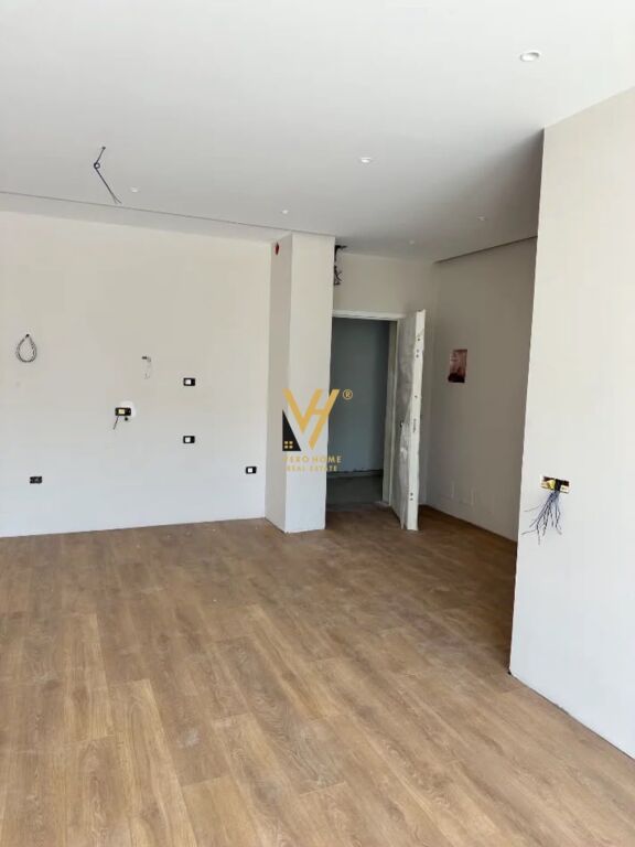 Ambient biznesi me qera në Komuna e Parisit, Tiranë, 117 m². Foto 2 nga 3