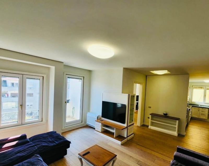 Apartament 2+1 me qera në Sheshi Uillson, Tiranë, 120 m²