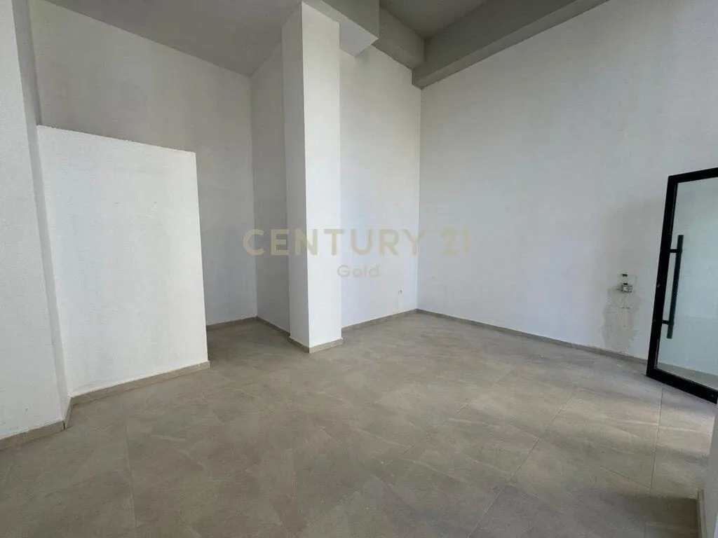 Ambient biznesi me qera në Rruga Riza Cerova, Tiranë, 35 m². Foto 1 nga 3