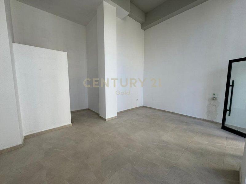 Commercial space for rent in Rruga Riza Cerova, Tirana, 35 m²