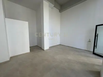Ambient biznesi me qera në Rruga Riza Cerova, Tiranë, 35 m². Foto 1 nga 3