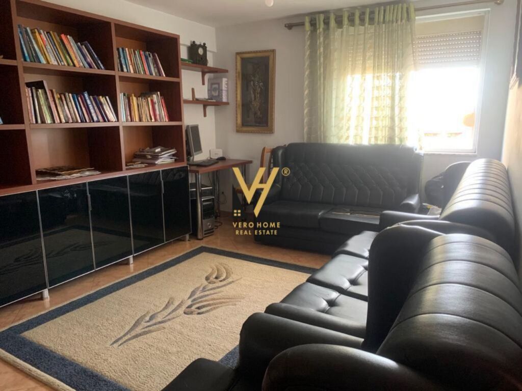 Apartament 3+1 me qera në Pazari i Ri, Tiranë, 93 m²