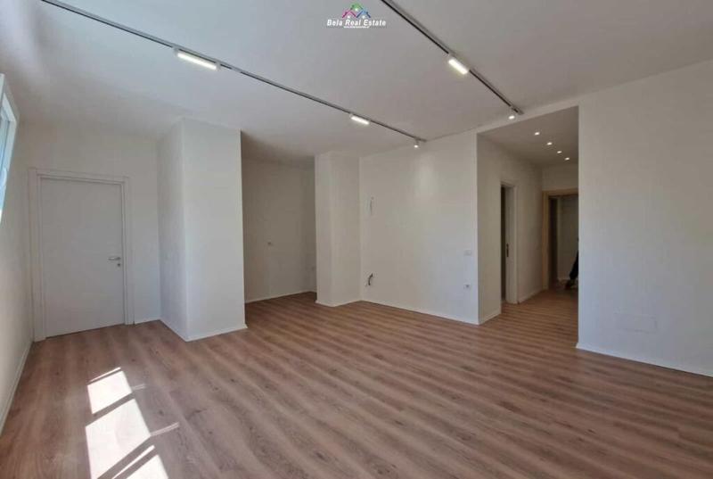 Office for rent in Rruga Qemal Stafa, Tirana, 135 m²