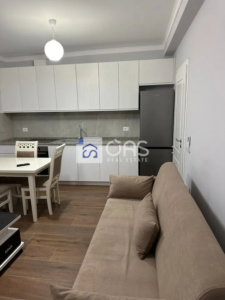 Apartament 1+1 me qera në Astir, Tiranë, 62 m². Foto 1 nga 5
