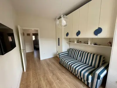Apartament 2+1 me qera në Shallvaret, Tiranë, 100 m². Foto 3 nga 12