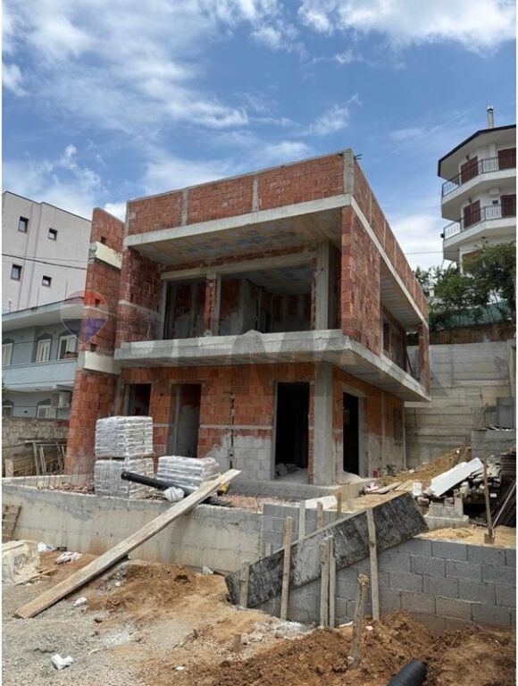 Villa for sale in Shkozë, Tirana, 400 m²
