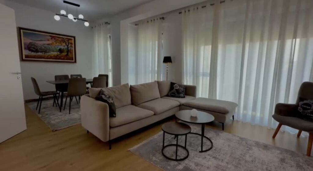 Villa for rent in Sauk, Tirana, 200 m². Photo 2 of 3