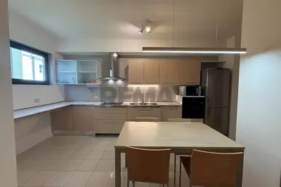 Apartament 2+1 me qera në Liceu Artistik, Tiranë, 130 m². Foto 1 nga 3