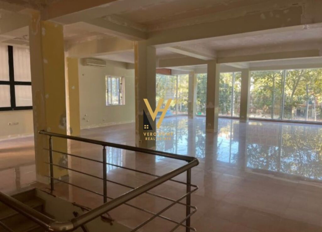 Dyqan me qera në Rruga Dritan Hoxha, Tiranë, 240 m². Foto 1 nga 2