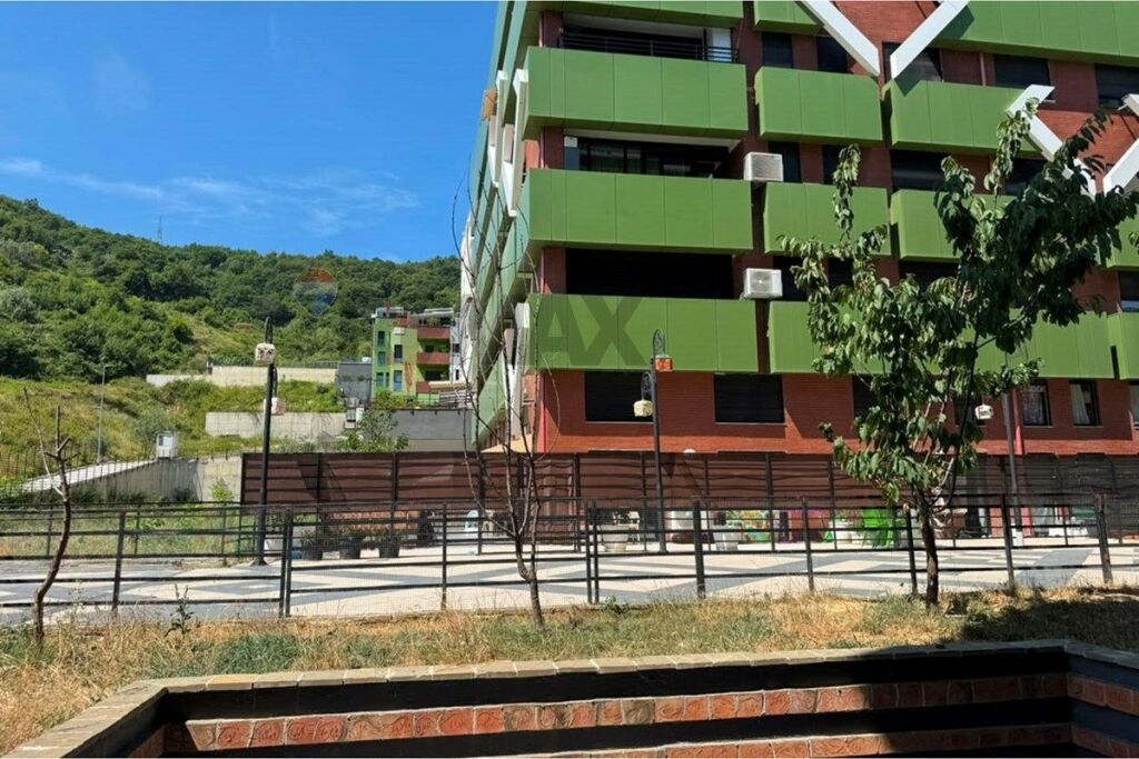 Appartamento in vendita a Kodra e Diellit, Tirana, 121 m². Foto 1 di 3
