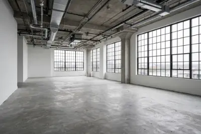 Locale commerciale in vendita a Qendra Tregtare TEG, Tirana, 1.250 m². Foto 2 di 3