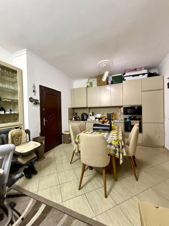 Apartment 1+1 for sale in Kombinat, Tirana, 56 m². Photo 2 of 3