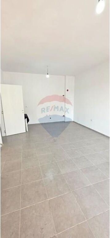 Apartment for sale in Astir, Tirana, 93 m². Photo 2 of 3